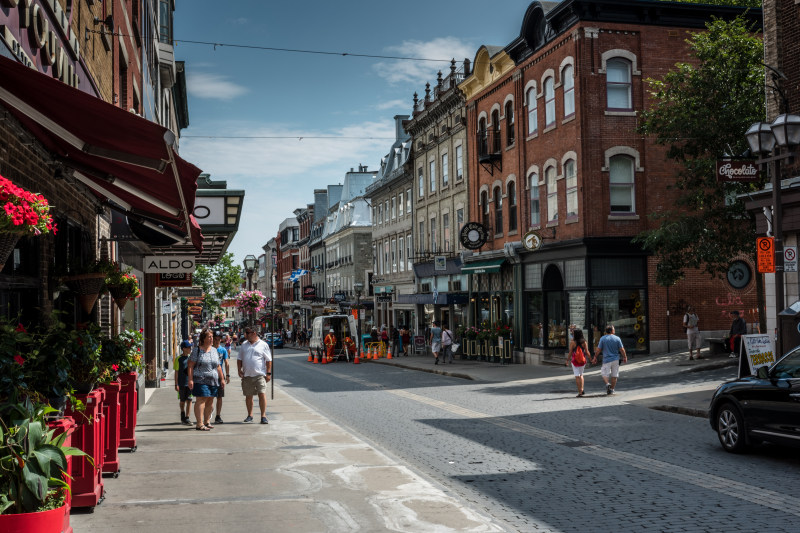 一群人在棕色混凝土房子附近Group of People Near Brown Concrete House|Architecture,buildings,cars,commerce,Daylight,outdoors,pavement,People,road,Street,tourism,tourist,Town,Urban,人,商业,城市,建筑,建筑物,户外,旅游,日光,汽车,街道,路面,道路,镇-海量高质量免版权图片素材-设计师素材-摄影图片-mitapix-美塔图像