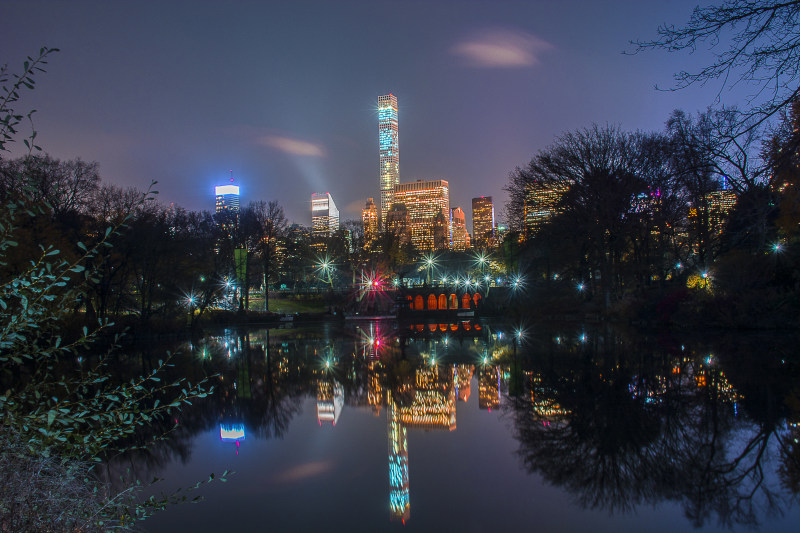 城市天际线的全景照片Panoramic Photo of City Skyline|中央公园,云,体系结构,光,反射,在户外,城市,城市景观,塔,天际线,市中心,建筑,摩天大楼,旅行,日落,晚上,曼哈顿,树,水,河,照亮,纽约,轮廓,金融,黄昏,黑暗-海量高质量免版权图片素材-设计师素材-摄影图片-mitapix-美塔图像