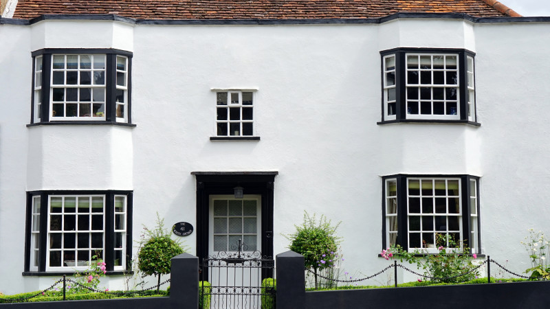 白色混凝土的房子White Concrete House|Architecture,Classic,comfortable,Daylight,Design,door,estate,exterior,front,Garden,House,Modern,outdoors,plants,property,real estate,residence,residential,roof,Structure,wall,White,windows,住宅,前面,墙,外观,屋顶,建筑,户外,房地产,房子,日光,植物,现代,白色,窗户,经典,结构,舒适,花园,设计,门-海量高质量免版权图片素材-设计师素材-摄影图片-mitapix-美塔图像