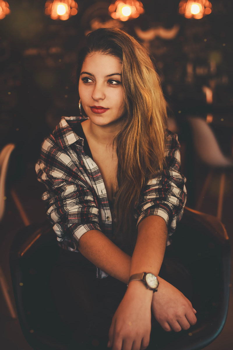 照片的女人看了坐在黑色的扶手椅Photo of Woman Looking Away Sitting on Black Armchair|armchair,beautiful woman,brunette,looking away,photoshoot,posing,pretty,sitting,woman,坐,女人,扶手椅,拍摄,构成,漂亮,美丽的女人,视线,黑发-海量高质量免版权图片素材-设计师素材-摄影图片-mitapix-美塔图像