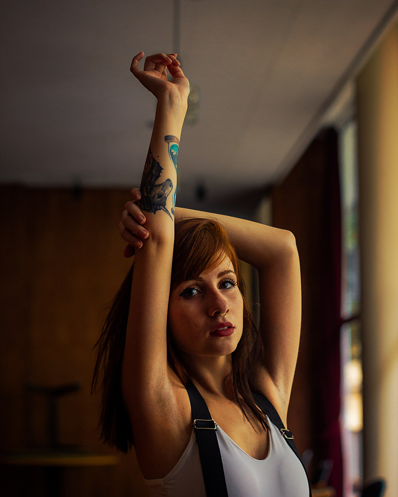 女人举起她的手Woman Raising Her Hands|arms raised,attractive,Beautiful,beauty,Blur,depth of field,facial expression,female,Focus,gesture,indoors,lady,looking,model,person,photoshoot,Portrait,pose,posing,posture,pretty,tank top,tattoo,tattooed,wear,woman,人,双臂上举,在室内,女人,女性,姿势,手势,拍摄,景深,有吸引力,构成,模型,模糊,漂亮,焦点,看,穿,纹身,美丽,美容,肖像,背心,那位女士,面部表情-海量高质量免版权图片素材-设计师素材-摄影图片-mitapix-美塔图像