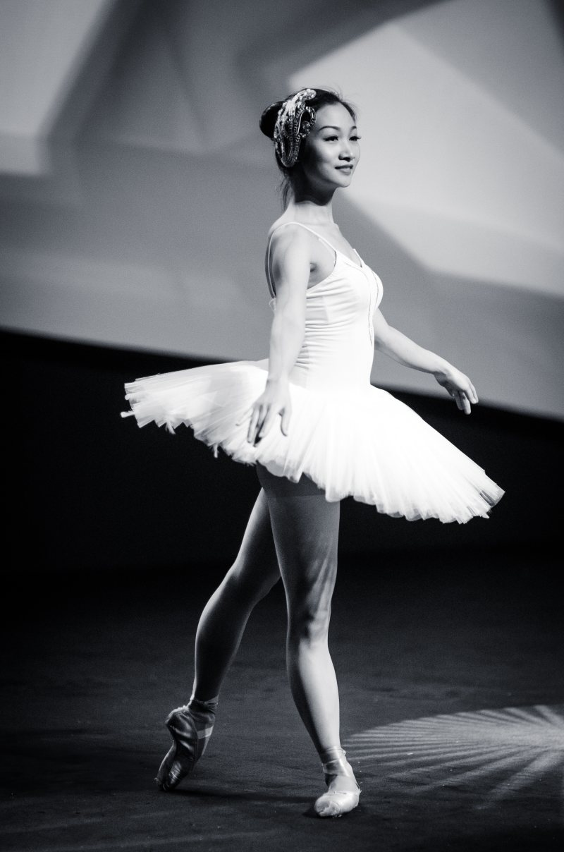 灰度芭蕾舞女演员的照片Grayscale Photo of Ballerina|art,asia,Asian,ballerina,ballet,black-and-white,Dance,dancer,dancing,elegant,female,girl,skirt,sports,woman,亚洲,优雅,体育,女孩,女性,妇女,舞蹈,舞蹈演员,艺术,芭蕾舞,裙子,黑色和白色-海量高质量免版权图片素材-设计师素材-摄影图片-mitapix-美塔图像