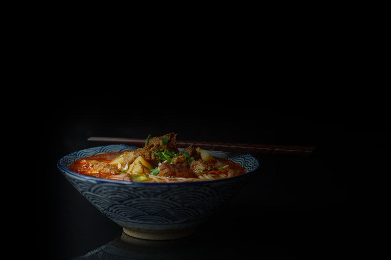 汤在碗里Soup Served on Bowl|asian food,black background,Bowl,chopsticks,Close-up,cuisine,delicious,dish,food,food photography,healthy,Hot,meal,meat,mouth-watering,noodles,soup,table,tasty,vegetables,yummy,亚洲食品,令人垂涎,健康,汤,热,特写,碗,筷子,美味,美食,肉,菜,蔬菜,表,面条,食品,食品摄影,餐,黑色背景-海量高质量免版权图片素材-设计师素材-摄影图片-mitapix-美塔图像