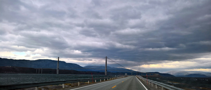 道路景观照片|云,交通系统,人行道,公路,多云的天空,天空,山,引导,户外,旅行,日光,日落,景观,桥梁,模糊,沥青,街道,道路,长-海量高质量免版权图片素材-设计师素材-摄影图片-mitapix-美塔图像