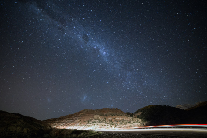 占星术|占星术,夜晚,夜空,天文学,天空,山脉,户外,旅行,星星,灯光,自然,道路,长时间曝光,风景,黑暗-海量高质量免版权图片素材-设计师素材-摄影图片-mitapix-美塔图像