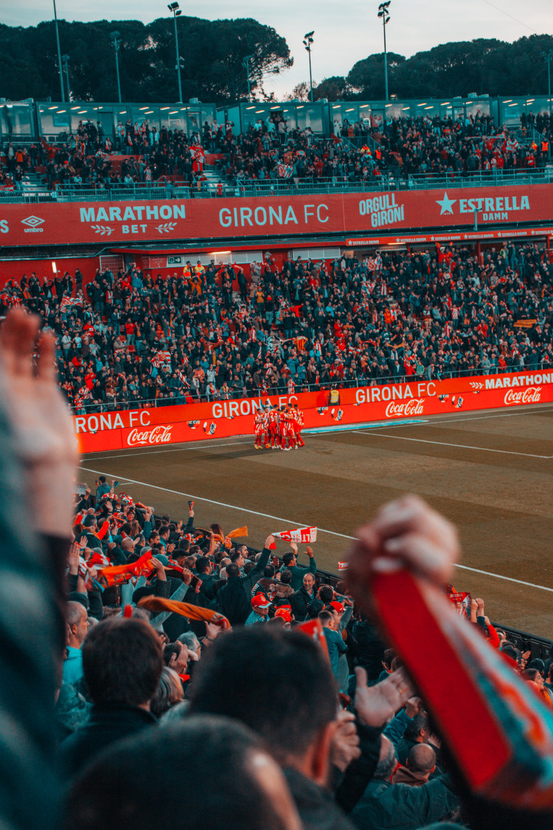 人在足球比赛中欢呼People Cheering During Soccer Match-人,人群,体育场,体育运动,体育迷,兴奋,匹配,场,庆祝,挤作一团,日光,欢呼,游戏,男人,组在一起,胜利,观众,足球,足球场,足球运动员,运动员-海量高质量免版权图片素材-设计师素材-摄影图片-mitapix-美塔图像