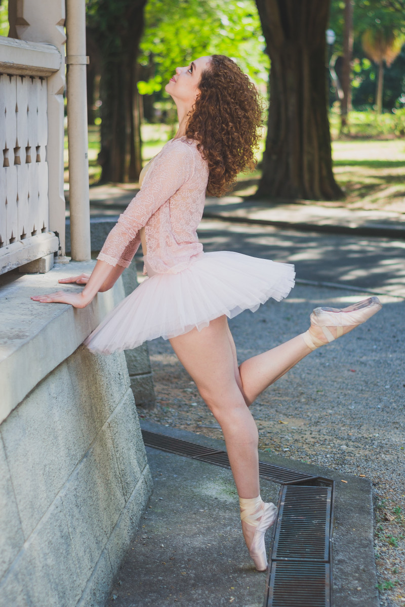 女人面临的侧面Woman Facing Sideways|attractive,ballerina,Beautiful,beauty,blond hair,casual,Close-up,Daylight,daytime,dress,eyes,face,facial expression,Fashion,fashionable,female,girl,Grass,hair,hairstyle,Hands,human,lady,lips,looking,model,outdoors,Park,person,photoshoot,pose,posing,pretty,sexy,skin,smiling,Trees,wear,woman,Young,Youth,人,人类,休闲,公园,发型,嘴唇,头发,女人,女士,女孩,女性,姿势,年轻,微笑,性感,户外,手,摆在,时尚,有吸引力,服饰,查找,树,模型,漂亮,照片拍摄,特写,白天,皮肤,眼睛,穿,美丽,美容,脸,芭蕾舞女演员,草,金色的头发,青年,面部表情-海量高质量免版权图片素材-设计师素材-摄影图片-mitapix-美塔图像