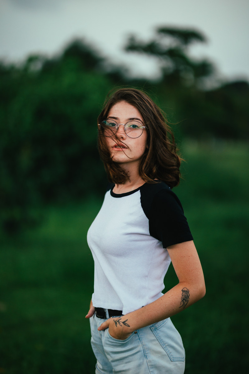 女人戴着眼镜用两只手在口袋里Woman Wearing Eyeglasses With Both Hands in Pockets|attractive,Beautiful,beautiful girl,beauty,blurred background,casual,closeup,Daylight,daytime,eyeglasses,eyes,face,facial expression,Fashion,fashionable,female,girl,Grass,hair,hairstyle,human,lady,lips,looking,model,outdoors,pants,person,photoshoot,pose,posing,pretty,skin,tattoos,wear,woman,Young,Youth,人,人类,休闲,发型,嘴唇,夫人,头发,女孩,女性,妇女,姿势,户外,摆在,时尚,有吸引力,模型,模糊背景,漂亮,漂亮的女孩,照片拍摄,特写,白天,皮肤,看,眼睛,眼镜,穿,纹身,美丽,美容,脸,草,裤子,青年,面部表情-海量高质量免版权图片素材-设计师素材-摄影图片-mitapix-美塔图像