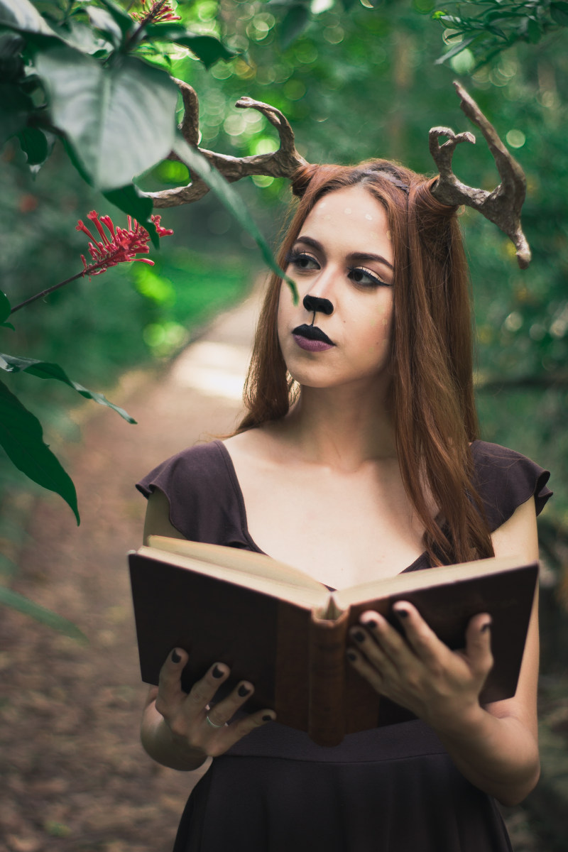 女人读的书户外Woman Reading Book Outdoor|attractive,Beautiful,beautiful girl,beauty,blond hair,blurred background,Book,casual,Close-up,Daylight,daytime,eyes,face,facial expression,Fashion,fashionable,female,girl,hair,hairstyle,Hands,human,lady,lips,looking,make-up,model,outdoors,pathway,person,photoshoot,pose,posing,pretty,skin,wear,woman,Young,Youth,人,人类,休闲,化妆,发型,嘴唇,头发,女士,女子,女孩,女性,年轻,户外,手,拍摄,时尚,有吸引力,本书,构成,查找,模型,模糊的背景,漂亮,漂亮的女孩,白天,皮肤,眼睛,磨损,美丽,美容,脸,通路,金色的头发,青年,面部表情-海量高质量免版权图片素材-设计师素材-摄影图片-mitapix-美塔图像