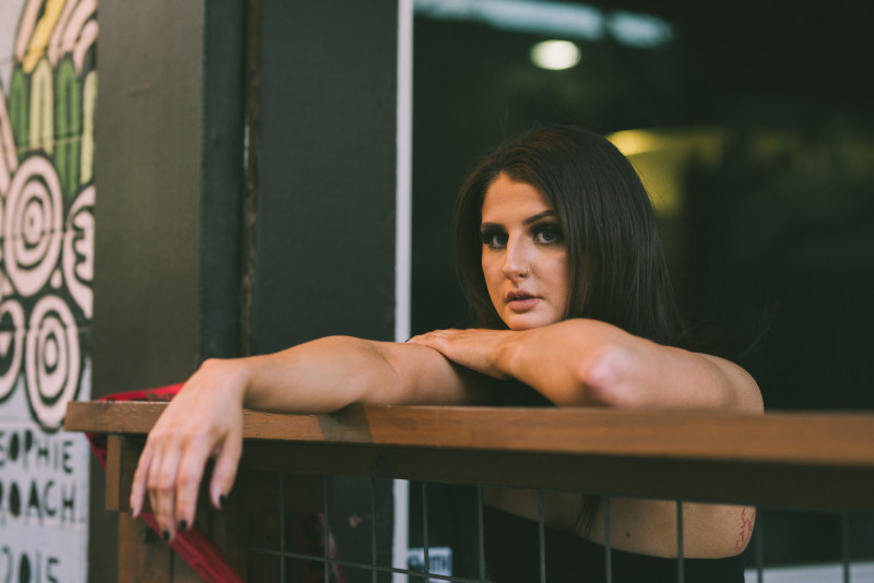 女人靠在棕色墙Woman Leaning on Brown Wall|attractive,Beautiful,beautiful girl,beauty,blurred background,casual,closeup,eyes,face,facial expression,Fashion,fashionable,female,female model,glamour,hair,hairstyle,Hands,human,indoors,lady,lips,looking,model,photoshoot,pose,posing,pretty,skin,wear,woman,Young,Youth,人类,休闲,发型,嘴唇,在室内,夫人,头发,女性,女模特,妇女,姿势,手,摆在,时尚,有吸引力,模型,模糊背景,漂亮,漂亮的女孩,照片拍摄,特写,皮肤,看,眼睛,穿,美丽,美容,脸,青年,面部表情,魅力-海量高质量免版权图片素材-设计师素材-摄影图片-mitapix-美塔图像