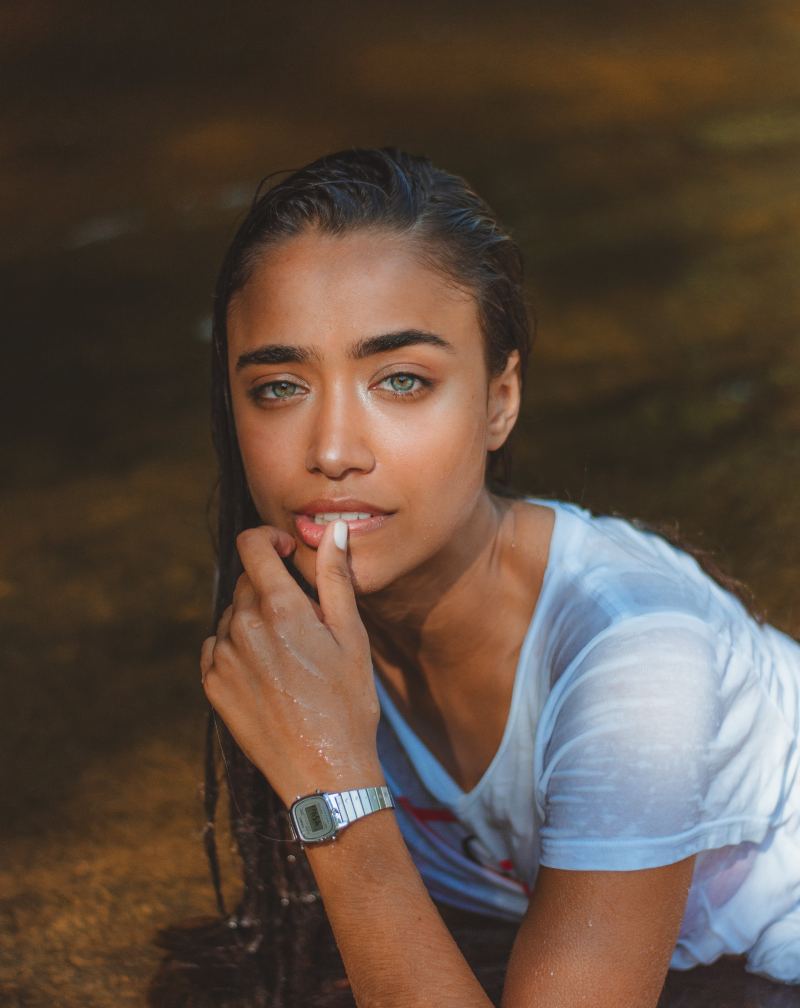 女人穿着白色猜衬衫而抱着她的嘴唇Woman Wearing White Guess Shirt While Holding Her Lips|attractive,Beautiful,beauty,blurred background,casual,Close-up,Daylight,eyes,face,facial expression,Fashion,fashionable,female,girl,hair,hairstyle,Hand,human,lady,lips,looking,model,outdoors,person,photoshoot,pose,posing,pretty,skin,wear,wet,woman,Young,Youth,人,人类,休闲,发型,嘴唇,夏时制,头发,女人,女孩,女性,寻找,年轻,户外,手,拍摄,时尚,有吸引力,构成,模型,模糊的背景,湿,漂亮,特写,皮肤,眼睛,穿,美丽,美容,脸,那位女士,青年,面部表情-海量高质量免版权图片素材-设计师素材-摄影图片-mitapix-美塔图像