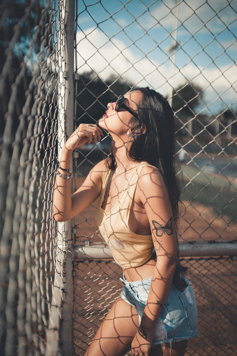 浅焦点照片的女人在棕色无袖作物顶部Shallow Focus Photo of Woman in Brown Sleeveless Crop Top|attractive,Beautiful,beauty,bikini,Body,Butterfly,buttocks,cage,chain link fence,crop top,Fashion,female,fence,hair,model,nude colours,outdoors,person,photoshoot,pose,posing,pretty,sexy,shadow,style,summer,sunglasses,sunlight,tattoo,wear,woman,人,作物顶部,围栏,夏天,太阳镜,头发,女人,女性,性感,户外,拍摄,时尚,有吸引力,构成,样式,模型,比基尼,漂亮,穿,笼子,纹身,美丽,美容,臀部,蝴蝶,裸色,身体,链接围栏,阳光,阴影-海量高质量免版权图片素材-设计师素材-摄影图片-mitapix-美塔图像