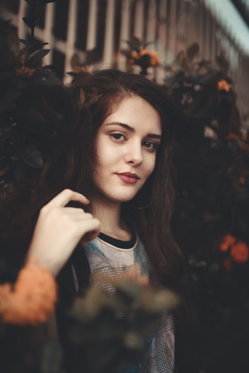 植物附近植物的照片Photo of Woman Near Plants|attractive,Beautiful,beauty,Blur,brunette,depth of field,facial expression,female,Focus,lady,Leaves,looking,outdoors,person,photoshoot,plants,Portrait,pose,pretty,red lips,shirt,wear,woman,人,叶子,夫人,女人,女性,户外,拍摄,景深,有吸引力,构成,植物,模糊,漂亮,焦点,看,穿,红红的嘴唇,美丽,肖像,衬衫,面部表情,黑发-海量高质量免版权图片素材-设计师素材-摄影图片-mitapix-美塔图像