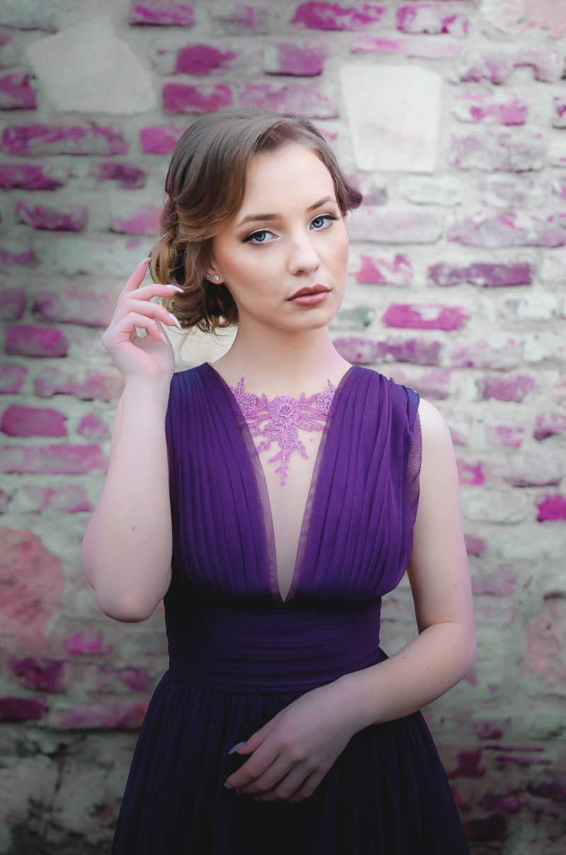 女人穿着紫色连衣裙Woman Wearing Purple Dress|attractive,Beautiful,beauty,dress,elegant,Fashion,female,girl,glamour,hairstyle,model,person,Portrait,pose,pretty,wear,woman,人,优雅,发型,女人,女孩,女性,时尚,有吸引力,服饰,构成,模型,漂亮,穿,美丽,美容,肖像,魅力-海量高质量免版权图片素材-设计师素材-摄影图片-mitapix-美塔图像