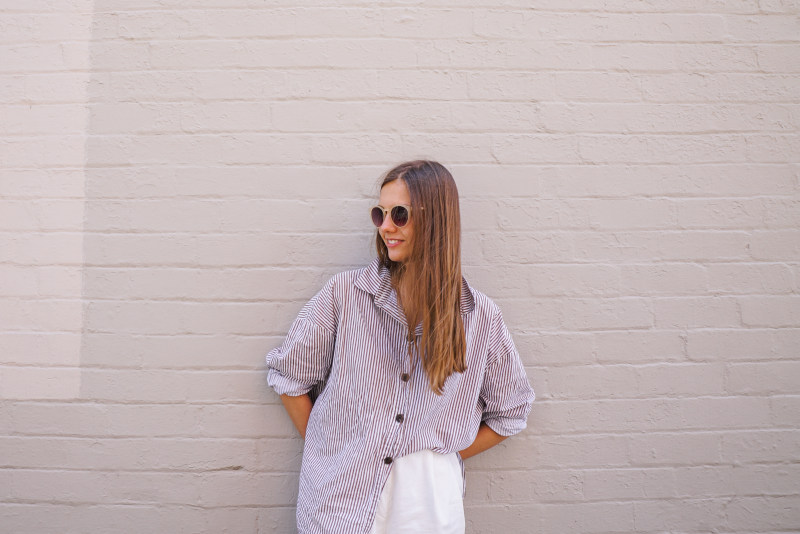 女人靠在混凝土墙上的照片Photo of Woman Leaning on a Concrete Wall|attractive,Beautiful,brunette,concrete wall,Cute,eyewear,facial expression,Fashion,fashionable,female,Happy,lady,leaning,model,person,photoshoot,pose,pretty,Smile,smiling,wear,woman,人,倾斜,可爱,女人,女性,微笑,快乐,拍摄,时尚,有吸引力,构成,模型,混凝土墙,漂亮,眼镜,穿,美丽,那位女士,面部表情,黑发-海量高质量免版权图片素材-设计师素材-摄影图片-mitapix-美塔图像