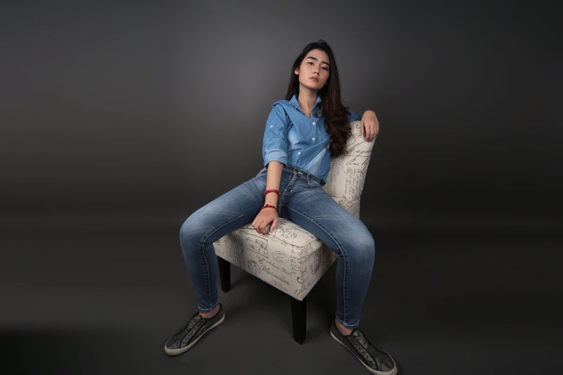 女人坐在椅子上Woman Sitting On Chair|attractive,Beautiful,casual,chair,Fashion,female,girl,model,person,pose,pretty,sitting,studio,style,wear,woman,人,休闲,坐,女人,女孩,女性,工作室,时尚,有吸引力,构成,椅子,模型,漂亮,穿,美丽,风格-海量高质量免版权图片素材-设计师素材-摄影图片-mitapix-美塔图像