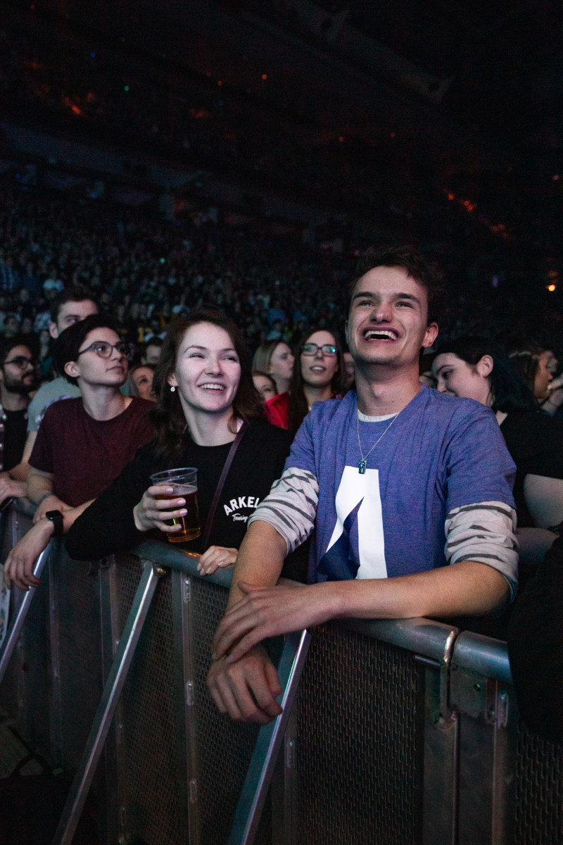 人在音乐会的照片Photo of People on Concert|audience,Celebration,cheering,concert,crowd,crowded,enjoyment,entertainment,event,facial,fans,fun,Happy,live performance,metal railings,party,People,rave,show,Smile,smiling,stadium,享受,人民,人群,体育场,党,娱乐事件,庆祝,微笑,快乐,拥挤,有趣,欢呼,热烈,现场表演,球迷,表演,观众,金属栏杆,面部,音会-海量高质量免版权图片素材-设计师素材-摄影图片-mitapix-美塔图像