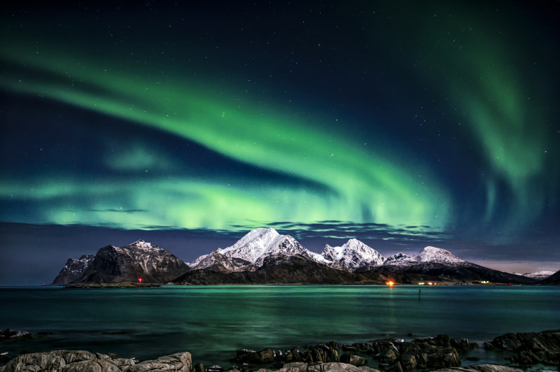 北极光Aurora Borealis-aurora borealis,desktop backgrounds,europe,free wallpaper,HD wallpaper,landscape,Lofoten,Lofoten islands,mac wallpaper,Mac壁纸,Moon,mountain,nature,nature wallpaper,northern lights,norway,outdoors,phenomenon,scandinavia,scenic,Sea,Sky,免费壁纸,北极光,大海,山,户外,挪威,斯堪的纳维亚半岛,景区,月亮,桌面背景,欧洲,现象,罗弗敦群岛,自然,自然壁纸,蓝天,风景,高清壁纸-海量高质量免版权图片素材-设计师素材-摄影图片-mitapix-美塔图像