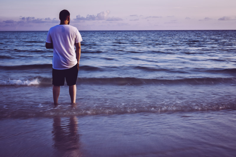 人站在海边的照片Photo of Man Standing On Seashore|back,back view,beach,environment,guy,horizon,leisure,male,Man,nature,Ocean,oceanshore,oceanside,outdoors,recreation,ripples,sand,scenery,scenic,Sea,seascape,seashore,seaside,shore,standing,summer,surf,vacation,Water,waves,人,休闲,假期,冲浪,后视图,回来,地平线,夏天,大海,户外,景色,水,沙滩,波,海岸,海景,海洋,海滩,海边,涟漪,环境,男,站着,自然,风景-海量高质量免版权图片素材-设计师素材-摄影图片-mitapix-美塔图像