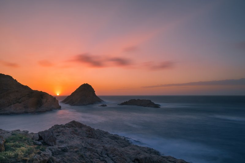 背景海滩很美|云彩,傍晚,光,地中海,地平线,夏天,多彩,天空,太阳,山,岩石,心情,户外,旅行,日出,日落,明亮,水,波浪,海景,海洋,海滨,海滩,美丽,背景,自然,色彩,长期暴露,雾,风景,鲜艳的颜色,黄昏,黎明-海量高质量免版权图片素材-设计师素材-摄影图片-mitapix-美塔图像