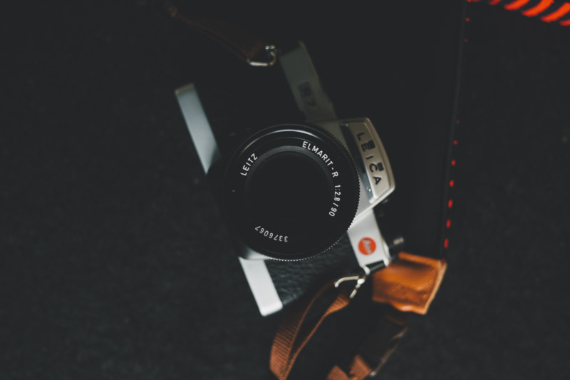 黑色表面上的灰色和黑色徕卡Dslr相机Gray and Black Leica Dslr Camera on Black Surface|background,black,Camera,closeup,dark,indoors,instrument,Lens,Photography,style,Technology,vintage,Zoom,仪器,复古,室内,技术,摄影,特写镜头,相机,缩放,背景,镜头,风格,黑暗,黑色-海量高质量免版权图片素材-设计师素材-摄影图片-mitapix-美塔图像