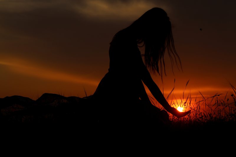 女人的剪影在黄金时段Woman’s Silhouette during Golden Hour|Backlit,dark,Dawn,dusk,girl,Grass,lady,model,nature,photoshoot,reed,silhouette,Sky,sunrise,sunset,woman,剪影,天空,夫人,女人,女孩,性质,拍摄,日出,日落,模型,背光,芦苇,草,黄昏,黎明,黑暗-海量高质量免版权图片素材-设计师素材-摄影图片-mitapix-美塔图像