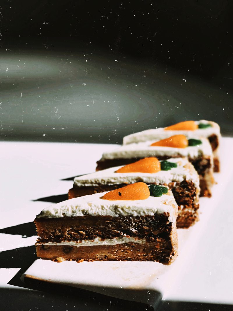 白色表面上的四片香草巧克力蛋糕Four Slices of Vanilla Chocolate Cakes on White Surface|baked,Blur,breakfast,cake,carrot,chocolate,chocolate cake,cream,creamy,dark,delicious,dessert,Focus,food,homemade,indulgence,Light,pastry,plate,serving,slices,still life,sugar,Sweet,sweets,tasty,光,切片,奶油,巧克力,巧克力蛋糕,放纵,早餐,服务,板,模糊,烤,焦点,甜,甜点,糕点,糖,糖果,美味,胡萝卜,自制,蛋糕,静物,食品,黑暗-海量高质量免版权图片素材-设计师素材-摄影图片-mitapix-美塔图像