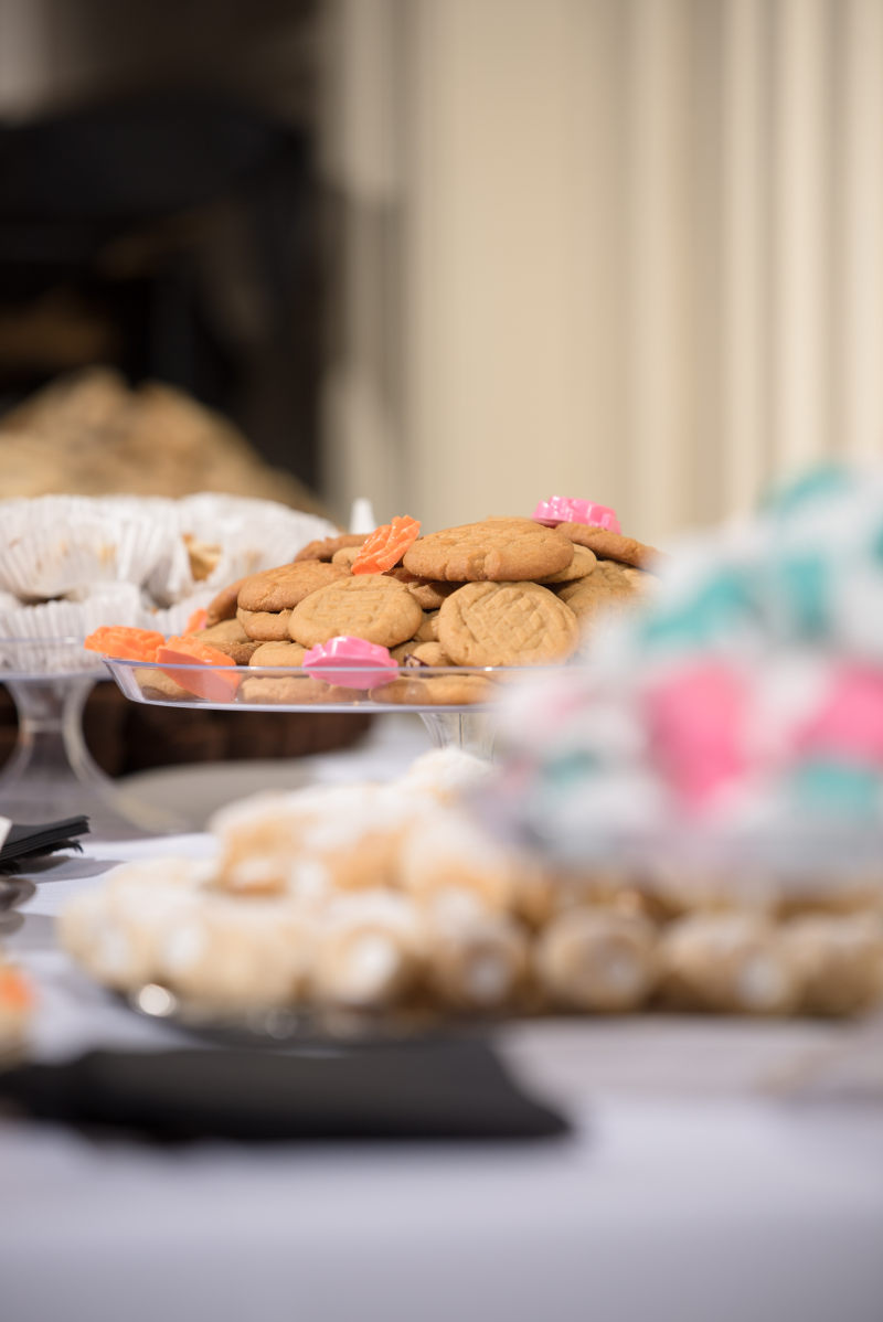 饼干在透明玻璃Cookies on Clear Glass Stand|baked goods,cookies,delicious,dessert,homemade,indulgence,pastry,Sweet,tasty,好吃,放纵,烘焙食品,甜,甜点,糕点,美味,自制,饼干-海量高质量免版权图片素材-设计师素材-摄影图片-mitapix-美塔图像