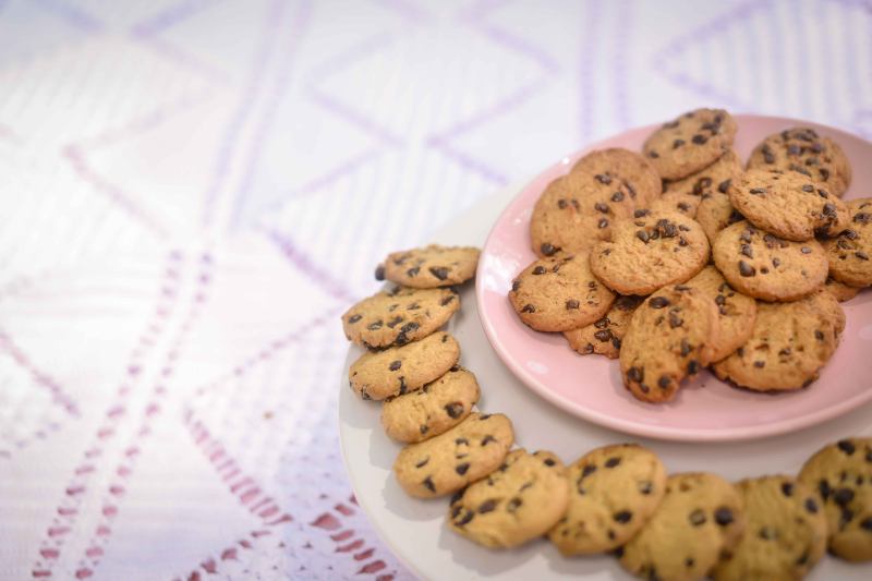 陶瓷板中的饼干Cookies in Ceramic Plates|baking,breakfast,chocolat,chocolate,chocolate cookies,cookie,cookies,delicious,diet,food,health,homemade,nutrition,pastry,pink,refreshment,Renda,still life,sugar,Sweet,table,tasty,Traditional,仁达,传统的,健康,巧克力,巧克力饼干,早餐,烘焙,甜,粉红色,糕点,糖,美味,自制,茶点,营养,表,静物,食品,饮食,饼干-海量高质量免版权图片素材-设计师素材-摄影图片-mitapix-美塔图像