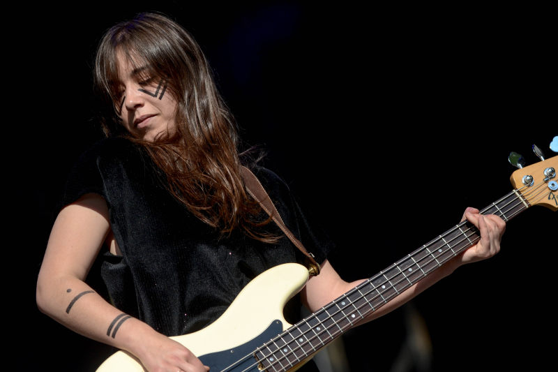 女人玩吉他照片Woman Playing Guitar Photo|bass guitar,Blur,closeup,concert,electric guitar,female,fretboard,girl,guitar,guitarist,instrument,lady,Music,musician,performance,performer,person,string instrument,stringed instrument,woman,人,仪器,低音吉他,吉他,吉他手,女人,女士,女孩,女性,弦乐器,性能,执行者,模糊,特写,电吉他,编曲,音乐,音乐会,音乐家-海量高质量免版权图片素材-设计师素材-摄影图片-mitapix-美塔图像