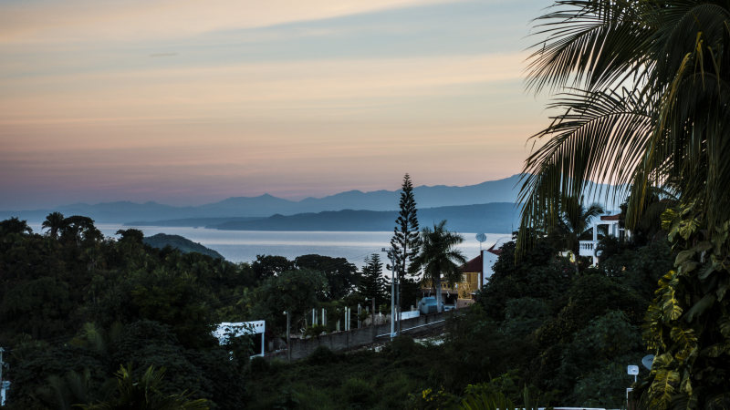 海湾海滩云层|云彩,天空,家园,户外,日落,树木,水,海景,海洋,海湾,海滨,海滩,自然,风景,黎明-海量高质量免版权图片素材-设计师素材-摄影图片-mitapix-美塔图像