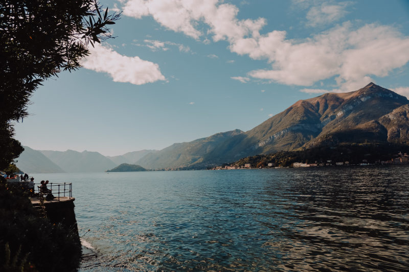 身体的水和山的照片Body of Water and Mountain Photo|人,在户外,天空,山,岛,旅行,日光,日落,景观,树,水,海,海景,海洋,海滨,海滩,湖,湾,科莫湖,自然,视图甲板,风景优美的,黎明-海量高质量免版权图片素材-设计师素材-摄影图片-mitapix-美塔图像