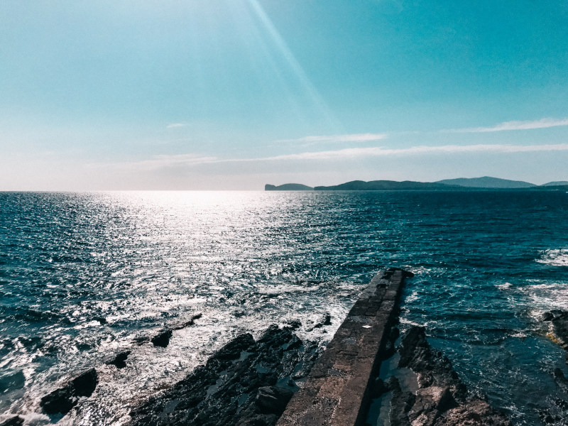 水体，水体|冲浪,夏天,天空,岛屿,岩石,户外,旅行,日光,水,海岸,海景,海洋,海湾,海滨,海滩,码头,风景,高角度拍摄-海量高质量免版权图片素材-设计师素材-摄影图片-mitapix-美塔图像