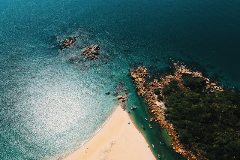 岛屿航空摄影|夏季,岛屿,户外,旅游,树木,水,沙滩,海景,海洋,海湾,海滨,海滩,热带,绿松石,自然,高角度拍摄-海量高质量免版权图片素材-设计师素材-摄影图片-mitapix-美塔图像