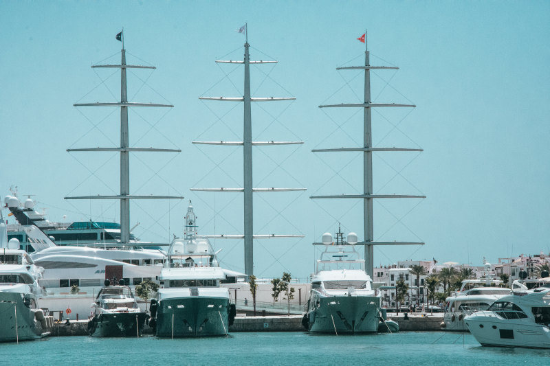 水面上的各式各样的小船|户外,旅游,日光,水,海军,海洋,海湾,港口,游艇,码头,美丽,航海,船只,船舶,车辆,运输系统-海量高质量免版权图片素材-设计师素材-摄影图片-mitapix-美塔图像