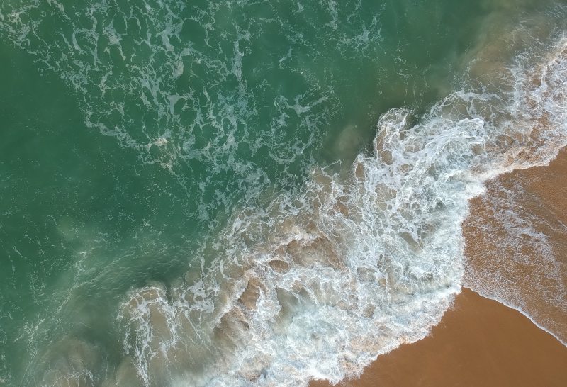 海滨鸟瞰|俯视图,冲浪,户外,水,波浪,海岸,海景,海洋,海滨,海滩,鸟瞰-海量高质量免版权图片素材-设计师素材-摄影图片-mitapix-美塔图像