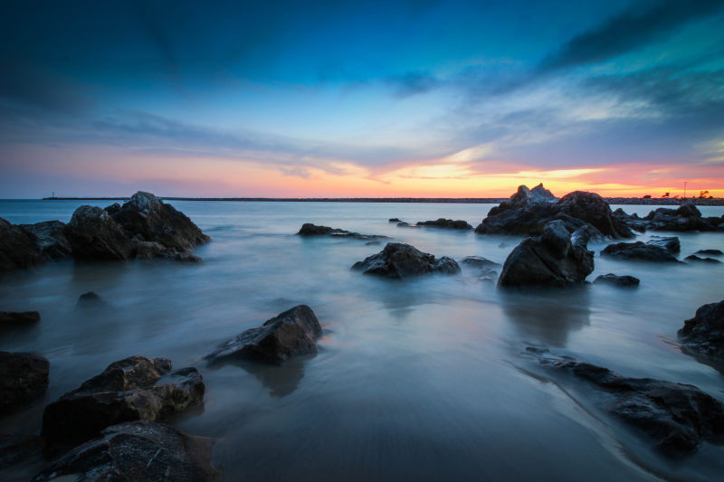 海滩与岩石Beach With Rocks|beach,Blue,Clouds,dusk,evening,golden hour,horizon,landscape,nature,Ocean,outdoors,rocks,scenic,Sea,seascape,seashore,Sky,sunset,Water,waves,云,地平线,天空,岩石,户外,日落,晚上,景区,景观,水,波,海,海景,海洋,海滨,海滩,自然,蓝色,黄昏,黄金时段-海量高质量免版权图片素材-设计师素材-摄影图片-mitapix-美塔图像