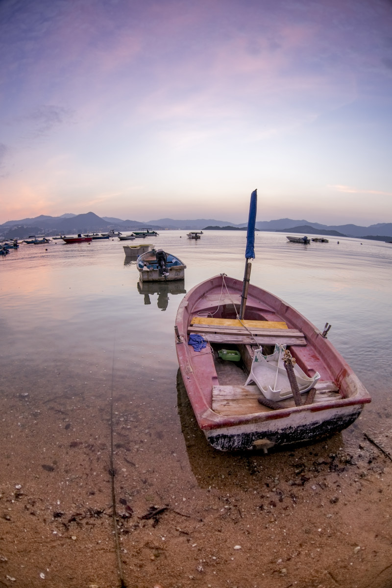 蓝白船特写照片|小船,户外,旗帜,水,沙滩,海洋,海滨,海滩,漂浮物,船只-海量高质量免版权图片素材-设计师素材-摄影图片-mitapix-美塔图像