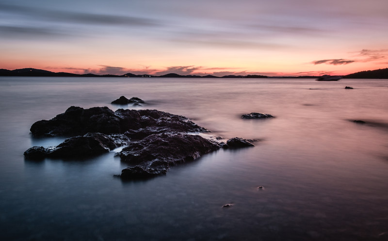 风景优美的海Scenic View of the Sea|beach,calm waters,Dawn,dusk,environment,idyllic,landscape,mountains,nature,Ocean,outdoors,peaceful,rocks,scenery,scenic,Sea,seascape,seashore,Sky,stones,tranquil,Water,water surface,和平,天空,宁静,山,岩石,平静的水面,户外,景区,景观,水,水面,海,海景,海洋,海滨,海滩,环境,田园,石头,自然,风景,黄昏,黎明-海量高质量免版权图片素材-设计师素材-摄影图片-mitapix-美塔图像