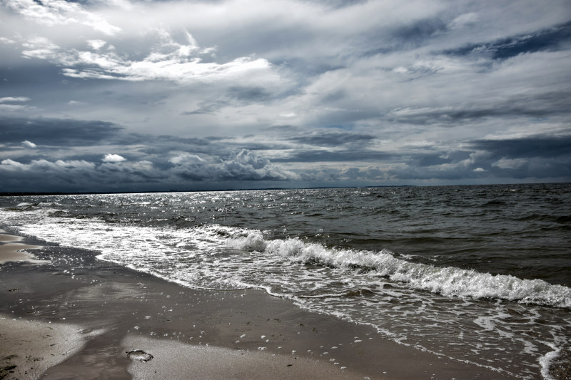 海滨在白云Seashore Under White Clouds|beach,Clouds,coast,landscape,nature,Ocean,outdoors,sand,Sea,seafoam,seascape,seashore,Sky,Water,waves,wind,云,大海,天空,户外,水,沙滩,波浪,海岸,海景,海洋,海滨,海滩,自然,风,风景-海量高质量免版权图片素材-设计师素材-摄影图片-mitapix-美塔图像