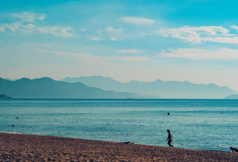 海景|云彩,人,休闲,夏天,天空,娱乐,宁静,山川,户外,水,沙滩,海岸,海景,海洋,海浪,海滨,海滩,涟漪,田园,自然,风景-海量高质量免版权图片素材-设计师素材-摄影图片-mitapix-美塔图像