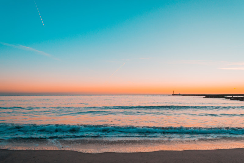 在金黄小时View of Beach during Golden Hour|beach,Dawn,dusk,golden hour,golden sunset,horizon,island,landscape,nature,Ocean,outdoors,sand,scenic,Sea,seascape,seashore,silhouette,Sky,summer,sun,sunset,Travel,tropical,vacation,Water,waves,假期,剪影,地平线,夏天,天空,太阳,户外,旅游,日落的海滩看法,水,沙子,波浪,海,海岛,海景,海洋,海滨,海滩,热带,自然,金黄小时,金黄日落,风景,黄昏,黎明-海量高质量免版权图片素材-设计师素材-摄影图片-mitapix-美塔图像