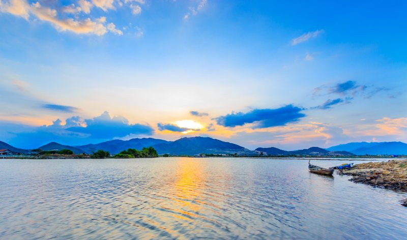 海滩黎明黄昏|傍晚,反射,夏天,天空,太阳,家,岛屿,户外,旅行,日落,水,海景,海洋,海滨,海滩,湖泊,自然,船只,风景,黄昏,黎明-海量高质量免版权图片素材-设计师素材-摄影图片-mitapix-美塔图像