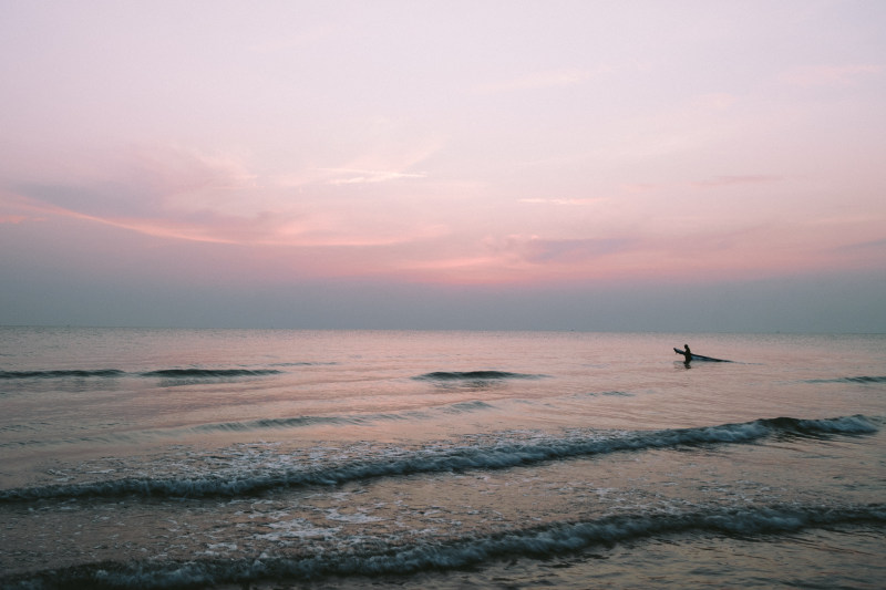 海岸Seashore|beach,Dawn,dusk,environment,horizon,idyllic,nature,Ocean,outdoors,peaceful,person,scenery,scenic,Sea,seascape,seashore,Sky,tranquil,Water,waves,人物,和平,地平线,宁静,户外,水,沙滩,波浪,海岸,海景,海洋,海运,环境,田园,自然,蓝天,风景,黄昏,黎明-海量高质量免版权图片素材-设计师素材-摄影图片-mitapix-美塔图像