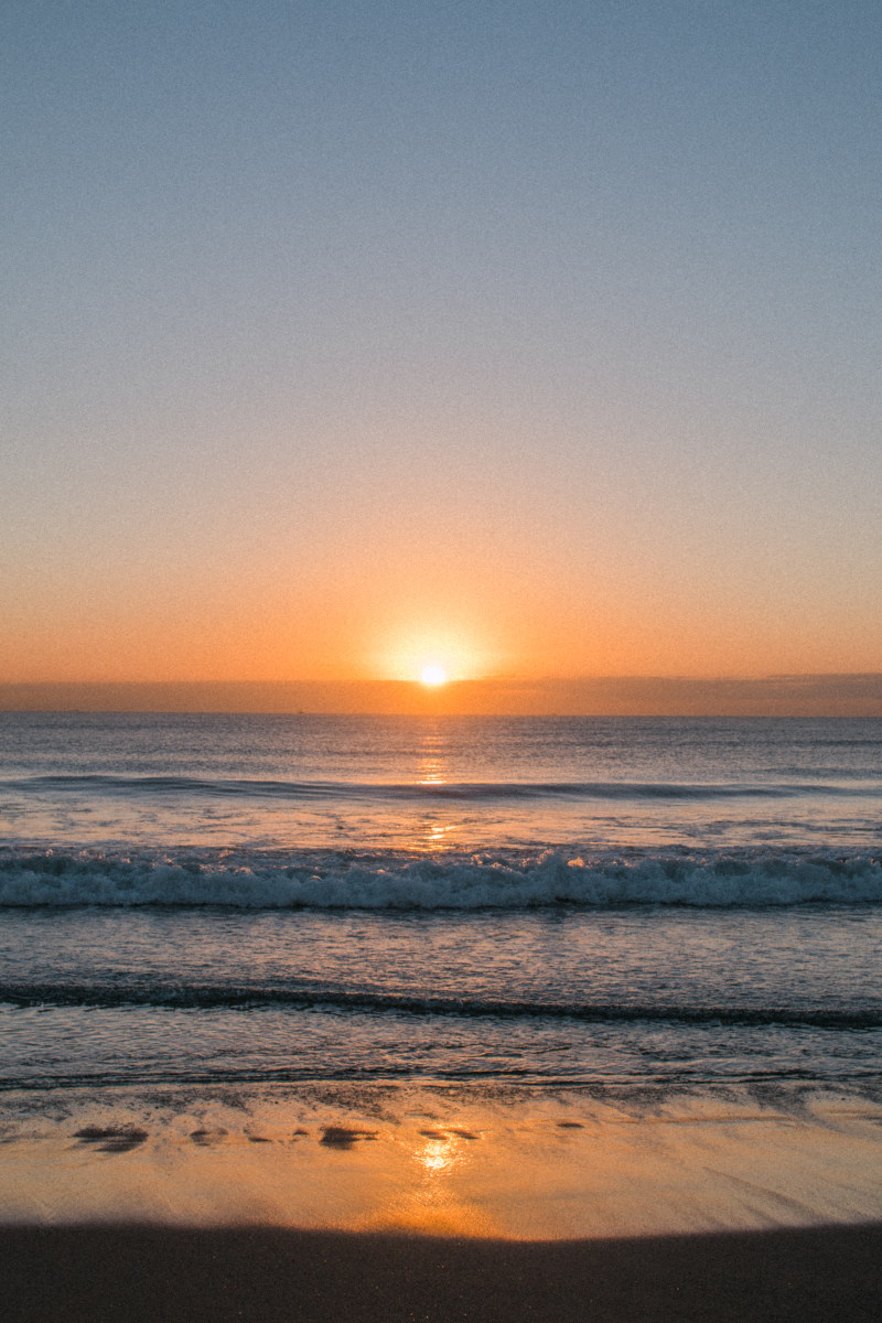 海滩黎明景观|反射,天空,太阳,户外,日落,水,沙滩,波浪,海景,海洋,海滨,海滩,自然,阳光,风景,黎明-海量高质量免版权图片素材-设计师素材-摄影图片-mitapix-美塔图像