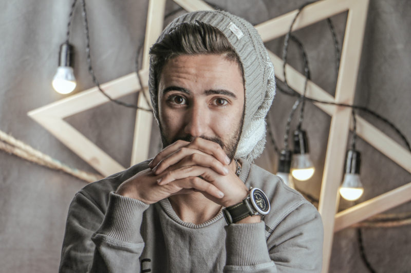 男人穿着豆豆的照片Photo of Man Wearing Beanie|Beanie,beard,Blur,bonnet,depth of field,face,facial hair,Fashion,finelooking,Focus,guy,Hands,indoors,looking,male,Man,model,person,Photo,photoshoot,Portrait,style,sweater,wear,wristwatch,人,在室内,好看,家伙,帽子,手,手表,拍摄,时尚,景深,模型,模糊,毛衣,焦点,照片,男人,男性,看,穿,肖像,胡子,脸,豆豆,面部毛发,风格-海量高质量免版权图片素材-设计师素材-摄影图片-mitapix-美塔图像