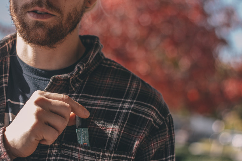 景深摄影的人穿着棕色格子运动衬衫在口袋里Depth of Field Photography of Person Wearing Brown Plaid Sport Shirt Holding Pen in Pocket|人,在户外,手,日光,构成,模型,模糊的背景,特写镜头,男人,穿,胡子,面部毛发-海量高质量免版权图片素材-设计师素材-摄影图片-mitapix-美塔图像