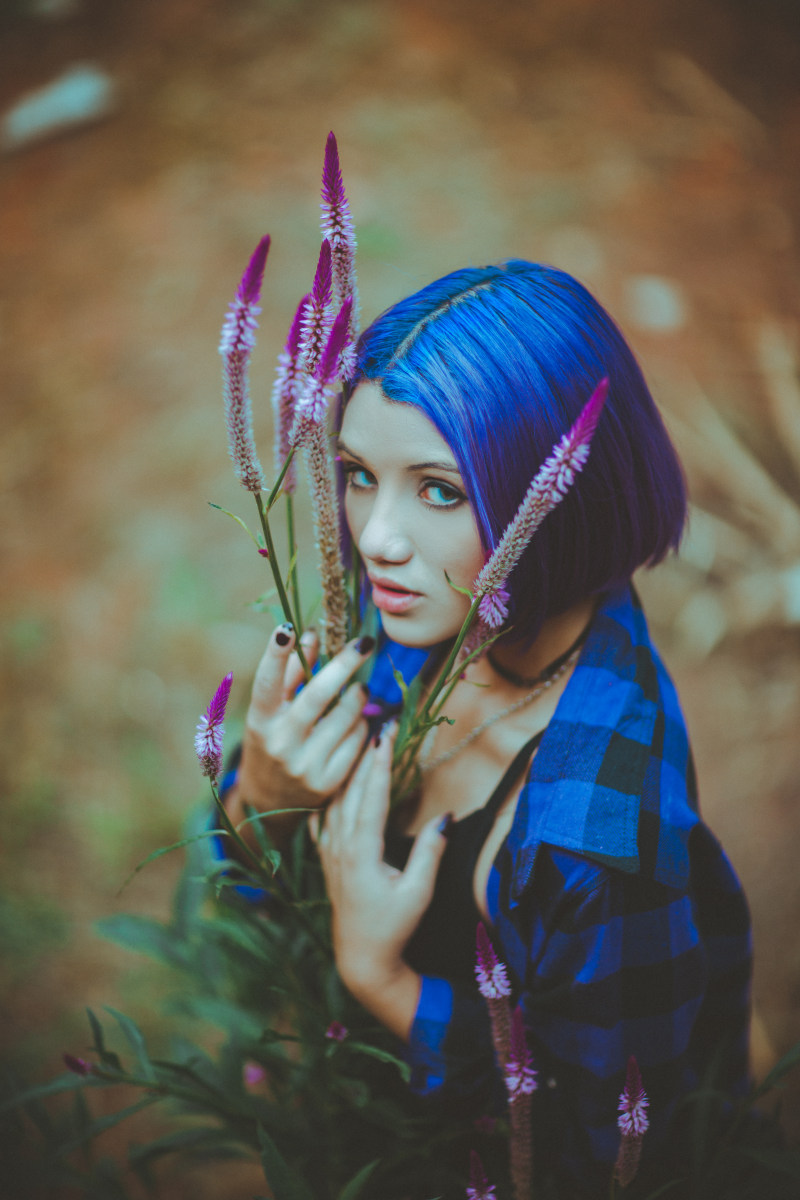 女人穿着蓝色和黑色格子连衣裙衬衫倾斜到粉红色的花瓣Woman Wearing Blueandblack Gingham Dress Shirt Leaning to Pink Petaled Flower|Beautiful,beauty,casual,Cute,dress,face,facial expression,Fashion,female,Flowers,fun,hair,hairstyle,model,outdoors,person,photoshoot,plants,Portrait,pose,pretty,style,wear,woman,乐趣,人,休闲,发型,可爱,头发,女人,女性,户外,拍摄,时尚,服饰,构成,植物,模型,款式,漂亮,穿,美丽,肖像,脸,面部表情,鲜花-海量高质量免版权图片素材-设计师素材-摄影图片-mitapix-美塔图像