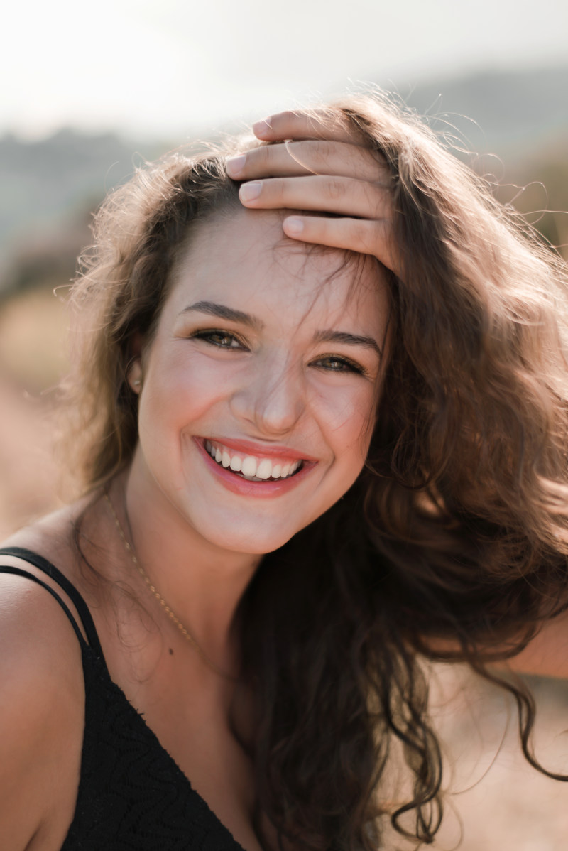 微笑的女人穿着黑色的细肩带上衣Smiling Woman Wearing Black Spaghetti-strap Top|Beautiful,beauty,casual,Cute,enjoyment,face,facial expression,fun,happiness,joy,laughing,pose,pretty,Smile,woman,乐趣,享受,休闲,可爱,女人,幸福,微笑,构成,欢乐,漂亮,笑,美丽,美容,脸,面部表情-海量高质量免版权图片素材-设计师素材-摄影图片-mitapix-美塔图像