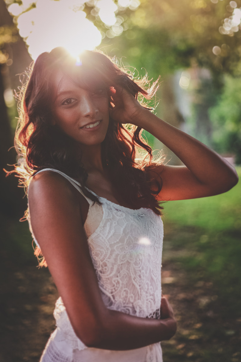 女人在白人女背心Woman In White Camisole|Beautiful,beauty,dress,Fashion,girl,person,pose,pretty,wear,woman,人,女人,女孩,时尚,服饰,构成,漂亮,穿,美丽,美容-海量高质量免版权图片素材-设计师素材-摄影图片-mitapix-美塔图像